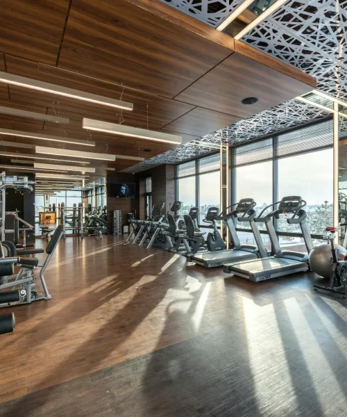 Raum mit Fitnessgeräten 2